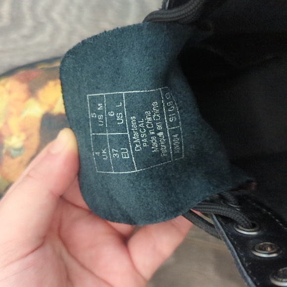 RARE Dr. Martens Pascal Hogarth Renaissance Size 6 - Picture 5 of 5